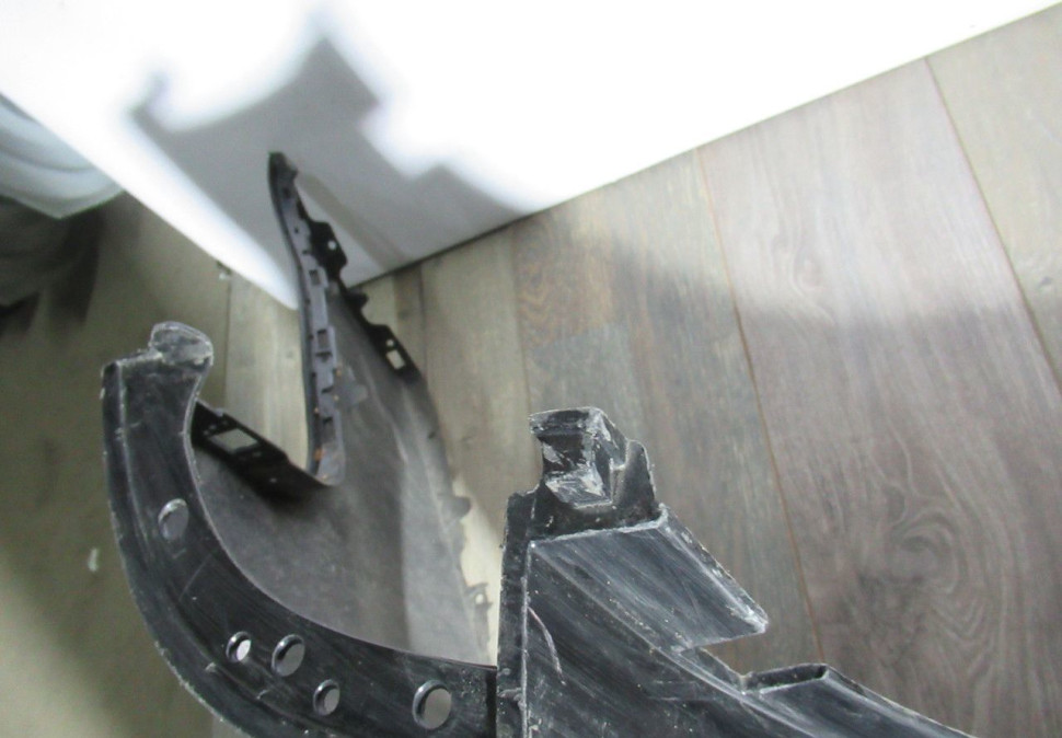 Бампер задний Kia Sorento 2 ХМ рест oem 866112P500 (трещина) Бампер задний Kia Sorento 2 ХМ рест oem 866112P500 (трещина)