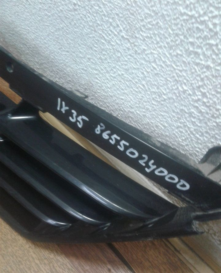 Решетка переднего бампера Hyundai ix35 (после ремонта) oem 865502y000