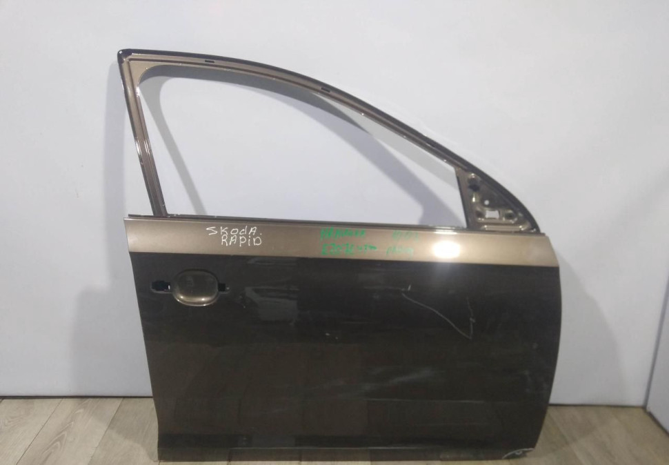 Дверь передняя правая бу Skoda Rapid OEM 6RF831056D, 5JA831052B