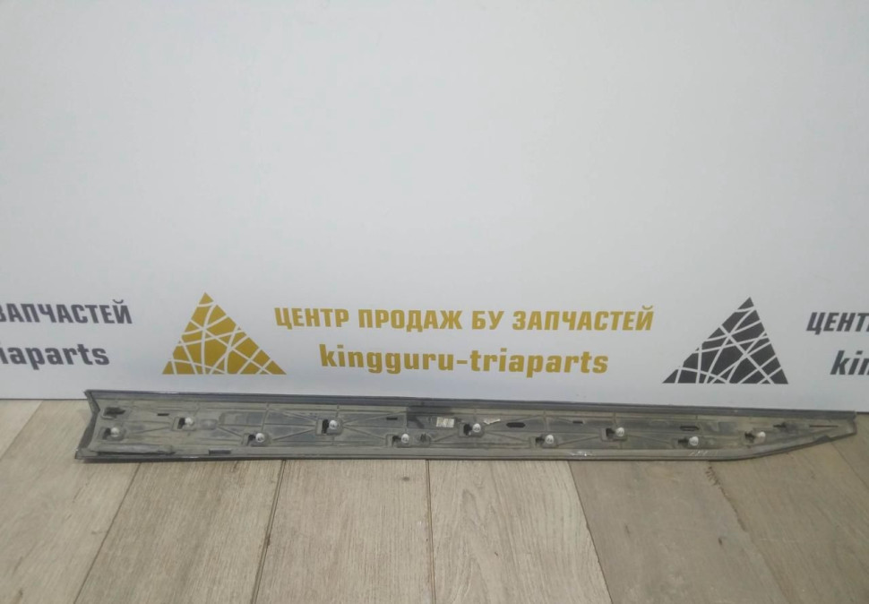 Молдинг двери передний правый бу Skoda Superb 3 OEM 3V0854940 Молдинг двери передний правый бу Skoda Superb 3 OEM 3V0854940