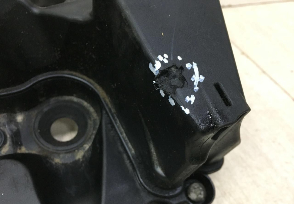 Клапанная крышка Volkswagen Golf 7 2.0 дизель oem 04L103469 Клапанная крышка Volkswagen Golf 7 2.0 дизель oem 04L103469