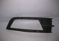 Решетка рамка птф левая Skoda Octavia A7 oem 5e0807681 (трещ.) (скл-3)