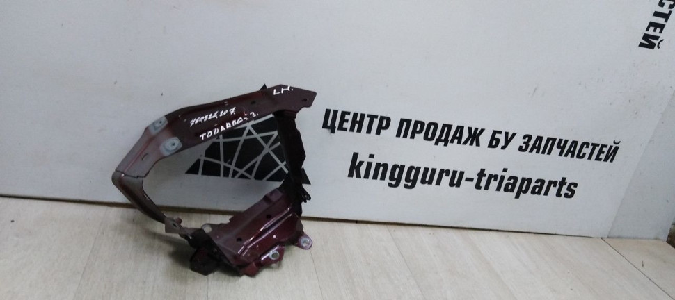 Кронштейн крыла левый Volkswagen Touareg 3 oem 760821107