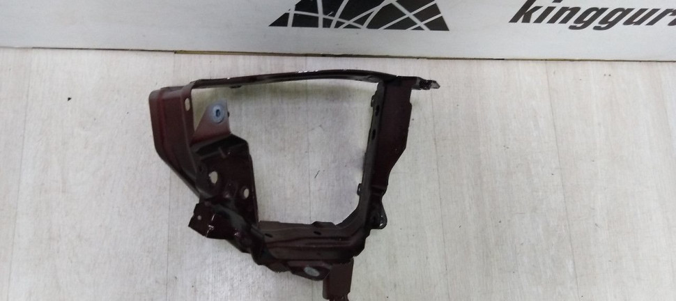 Кронштейн крыла левый Volkswagen Touareg 3 oem 760821107 Кронштейн крыла левый Volkswagen Touareg 3 oem 760821107