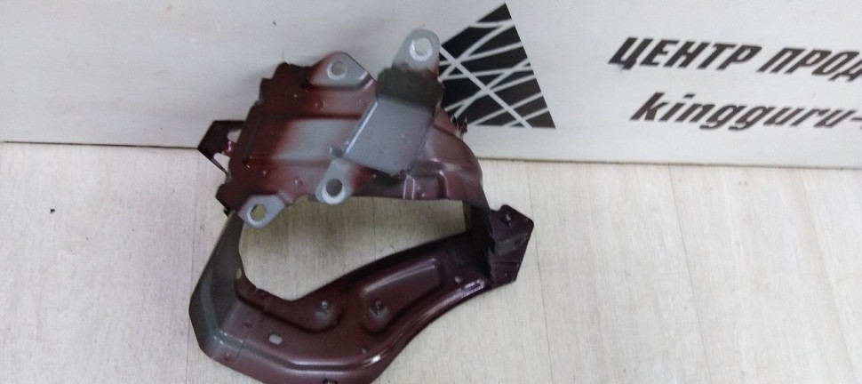 Кронштейн крыла левый Volkswagen Touareg 3 oem 760821107 Кронштейн крыла левый Volkswagen Touareg 3 oem 760821107