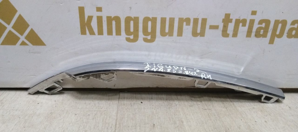 Молдинг бампера заднего правый Volkswagen Tiguan 2 дорест 17-20 oem 5NA853842