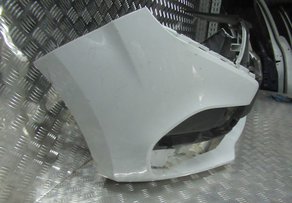 Бампер передний Lada X-Ray oem 620228136R (трещина) Бампер передний Lada X-Ray oem 620228136R (трещина)