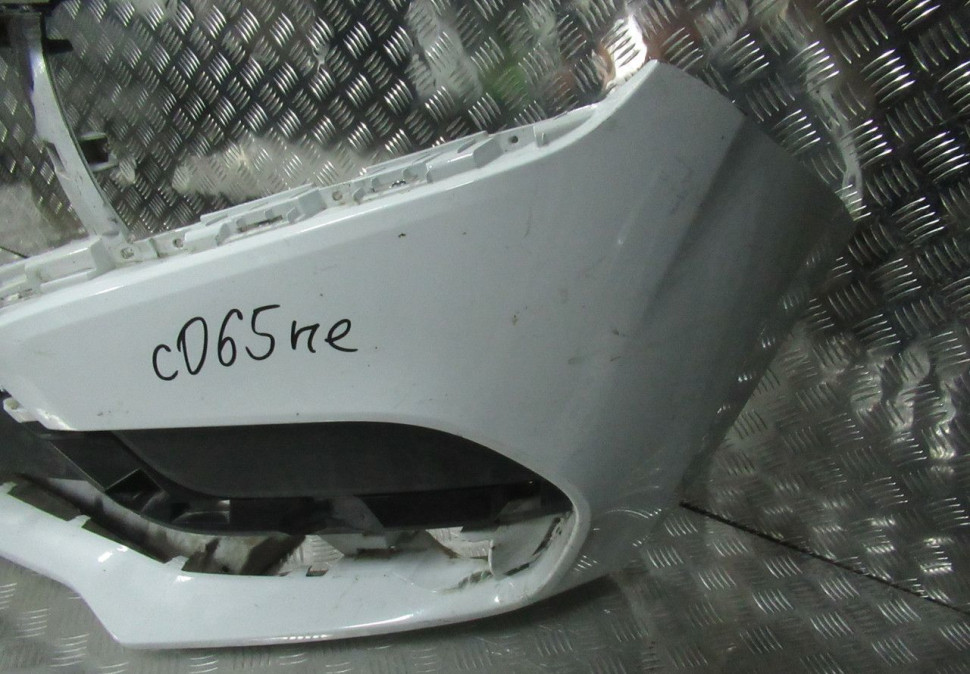 Бампер передний Lada X-Ray oem 620228136R (трещина) Бампер передний Lada X-Ray oem 620228136R (трещина)