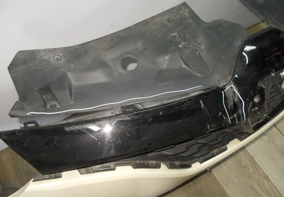 Бампер передний бу Renault Kaptur OEM 620222180R