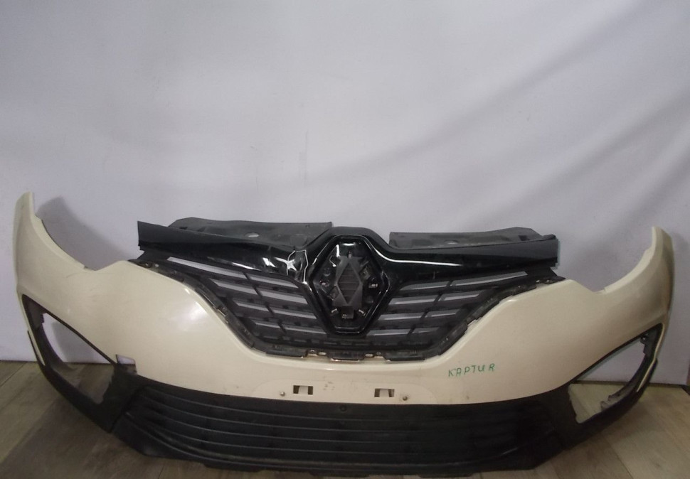 Бампер передний бу Renault Kaptur OEM 620222180R Бампер передний бу Renault Kaptur OEM 620222180R