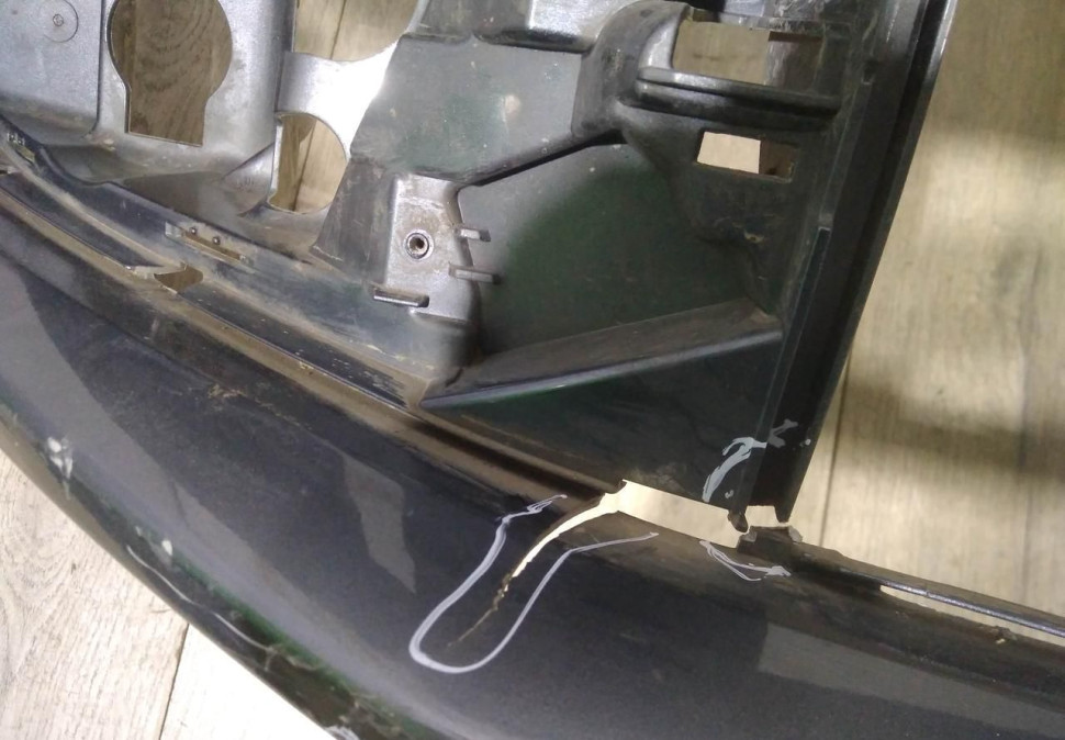 Бампер передний бу Skoda Octavia A7 OEM 5E0807221