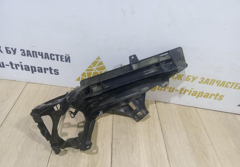 Кронштейн под фару левый бу BMW 7 F01 OEM 51647184159 Кронштейн под фару левый бу BMW 7 F01 OEM 51647184159
