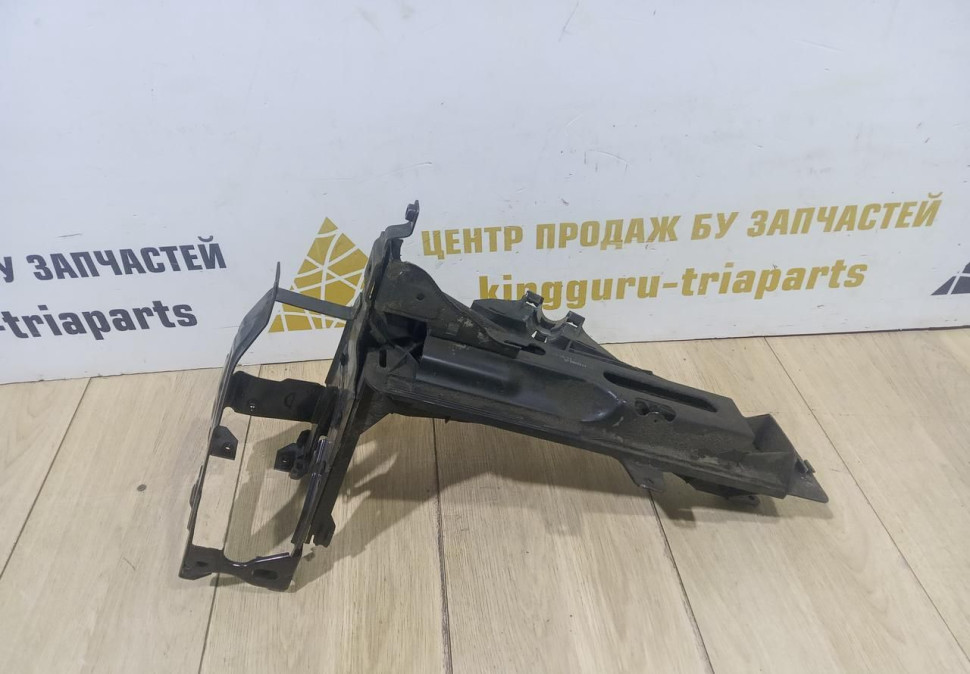 Кронштейн под фару левый бу BMW 7 F01 OEM 51647184159 Кронштейн под фару левый бу BMW 7 F01 OEM 51647184159