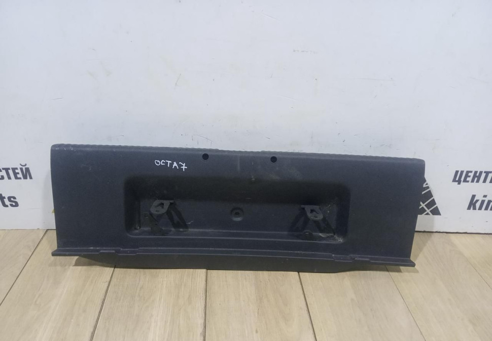 Обивка задней панели бу Skoda Octavia A7 OEM 5E5863459