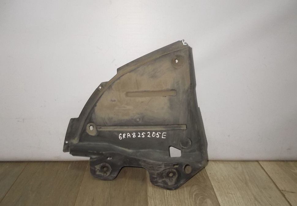 Защита днища задняя левая бу Skoda Rapid OEM 6RA825205E