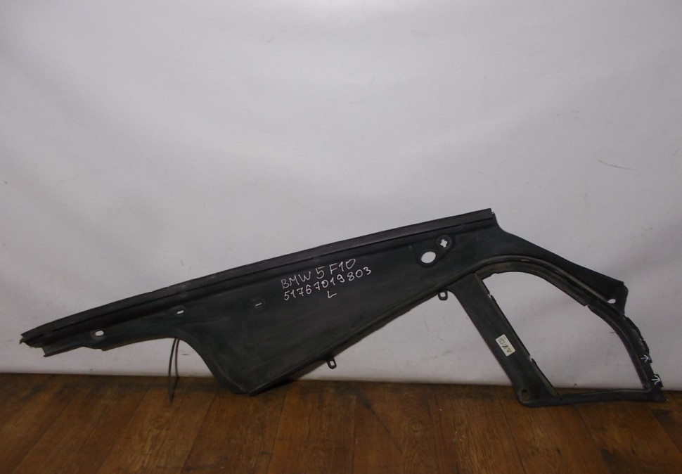 Накладка замка капота левая бу BMW 5 F10 OEM 51767019803