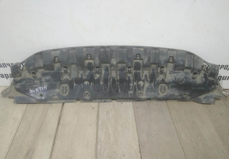 Пыльник переднего бампера бу Skoda Superb 3 OEM 3V0807611
