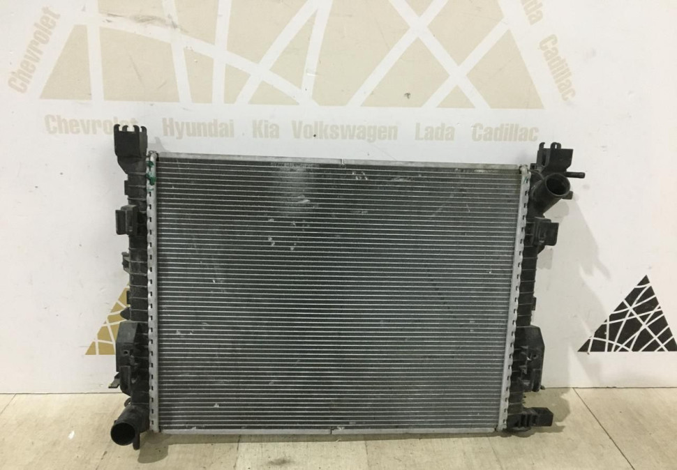 Радиатор охлаждения бу Renault Kaptur OEM 214108042R