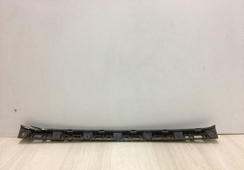 Кронштейн заднего бампера Volkswagen Polo седан oem 6ru807863 (мал.трещ) Кронштейн заднего бампера Volkswagen Polo седан oem 6ru807863 (мал.трещ)