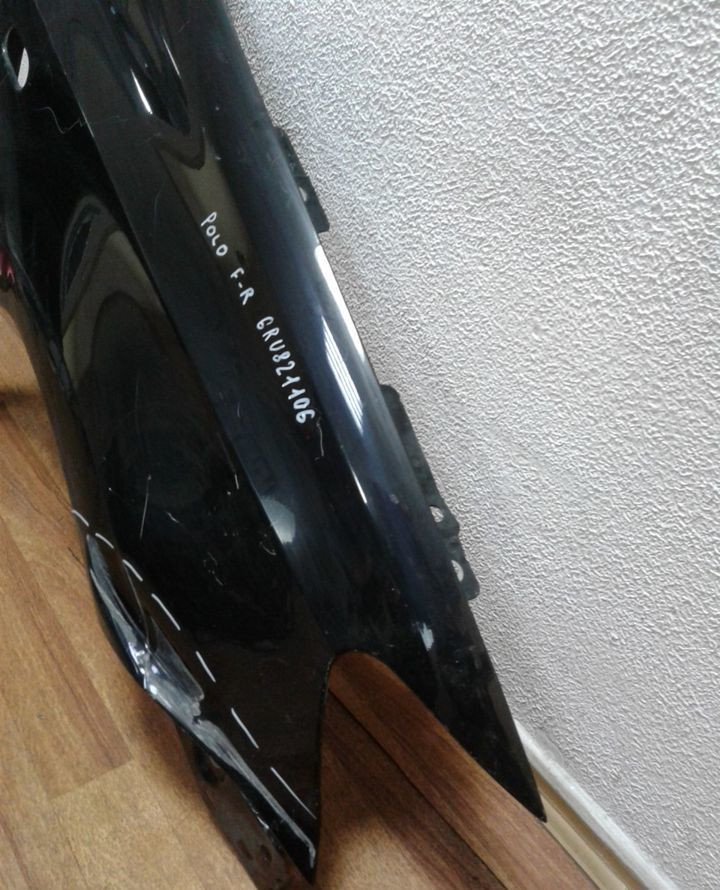 Крыло переднее правое Volkswagen Polo седан oem 6r0821106 вмятина