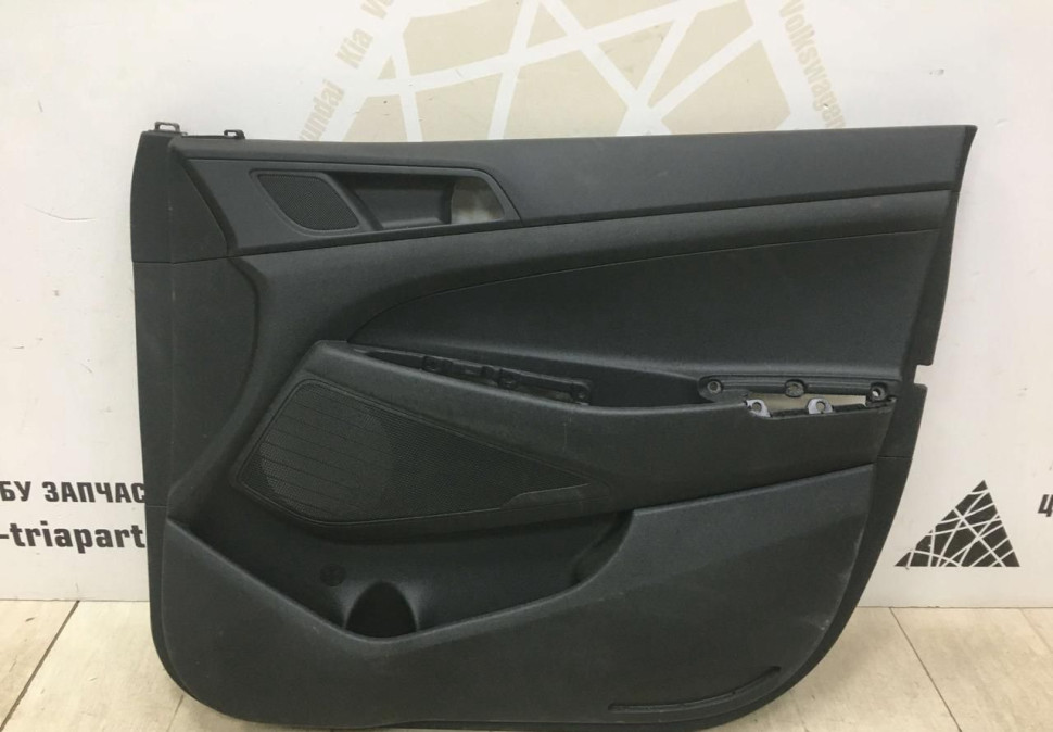 Обивка двери правая передняя Hyundai Tucson 3 2015 OEM 82361D7000