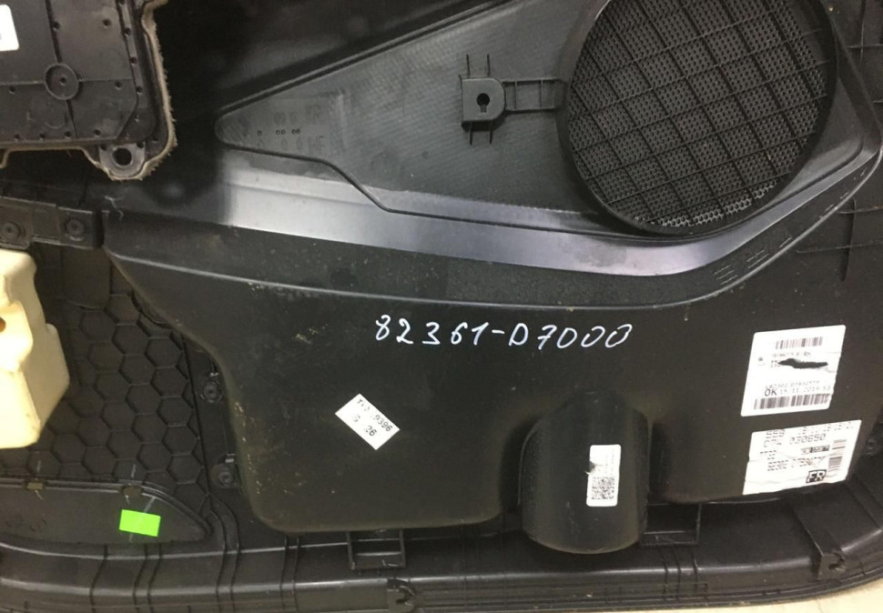 Обивка двери правая передняя Hyundai Tucson 3 2015 OEM 82361D7000 Обивка двери правая передняя Hyundai Tucson 3 2015 OEM 82361D7000