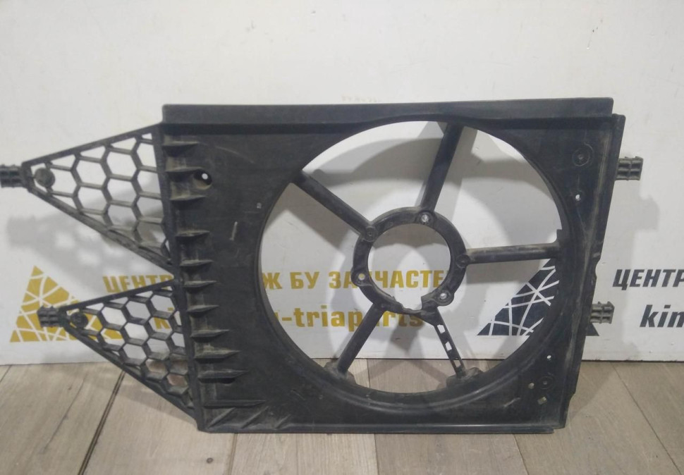 Диффузор вентилятора бу Skoda Rapid 1.4 OEM 6RU121207B
