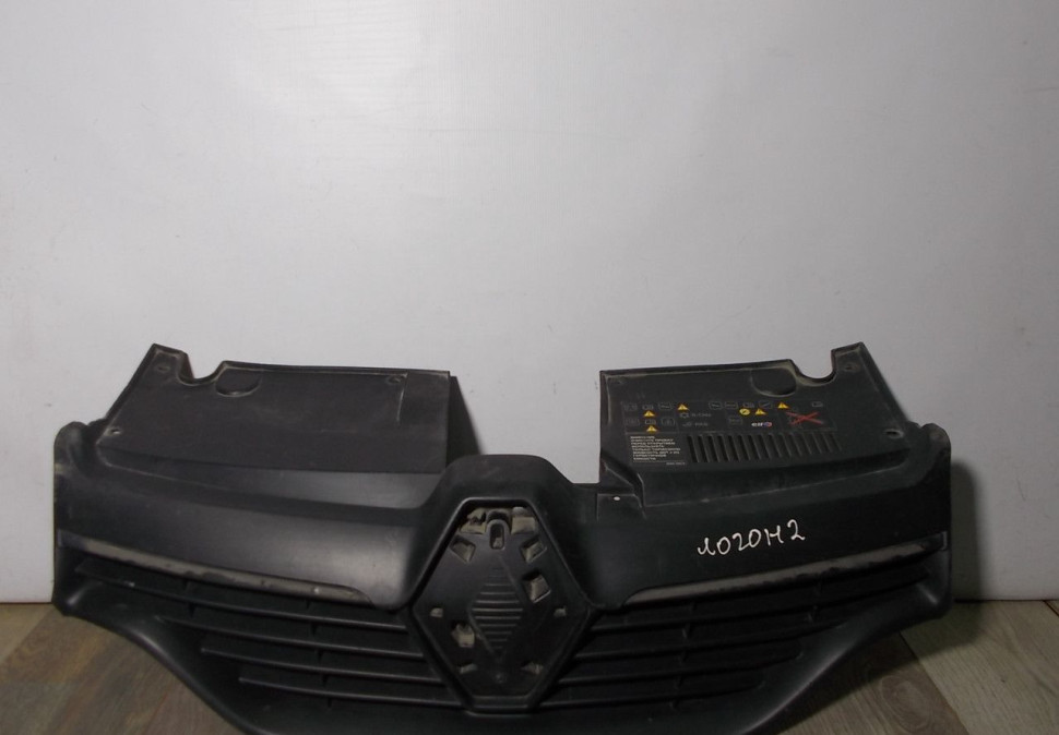 Решетка радиатора бу Renault Logan 2 OEM 623107605R