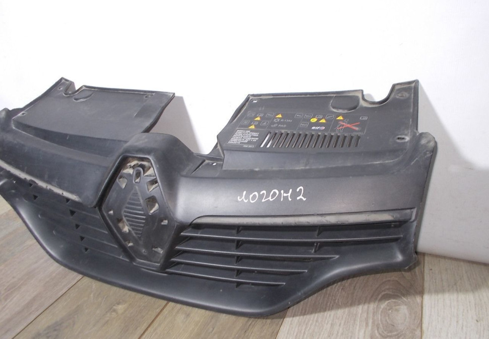 Решетка радиатора бу Renault Logan 2 OEM 623107605R