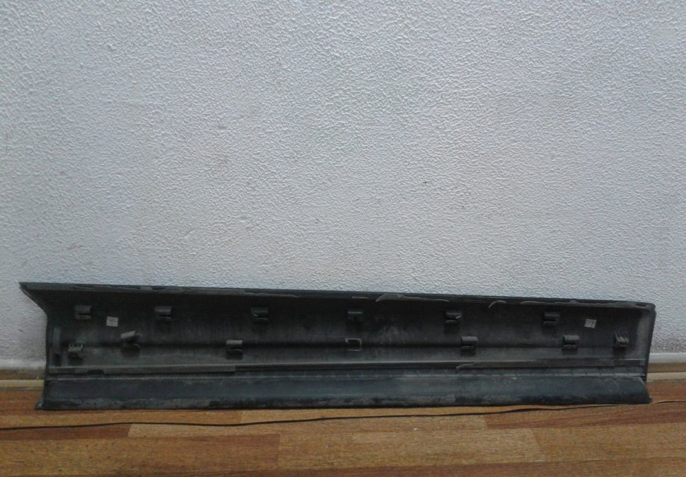 Молдинг двери передний левый Volkswagen Tiguan (11-16) (слом. 1 крепл.) oem 5n0854939