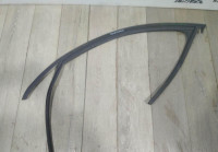 Уплотнитель стекла двери передний правый бу Skoda Octavia A7 OEM 5E0837431