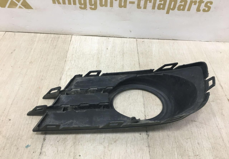 Накладка ПТФ правая Volkswagen Tiguan 1 рест 2011-2016 oem 5N0853666