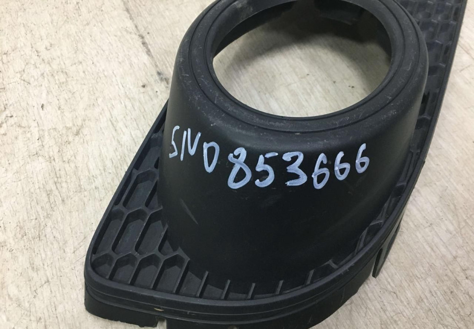Накладка ПТФ правая Volkswagen Tiguan 1 рест 2011-2016 oem 5N0853666