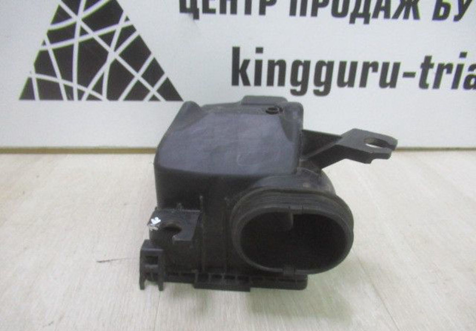 Корпус воздушного фильтра нижний Hyundai Solaris 2 oem 28112h8100