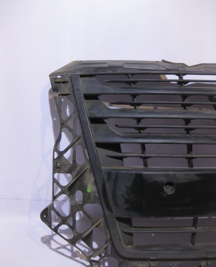 Решётка радиатора Gazel NEXT oem A21R232803015 (слом часть) (скл-3) Решётка радиатора Gazel NEXT oem A21R232803015 (слом часть) (скл-3)