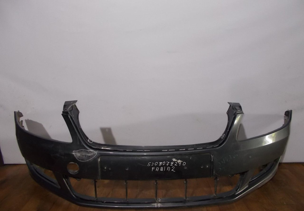 Бампер передний бу Skoda Fabia OEM 5J0807221D