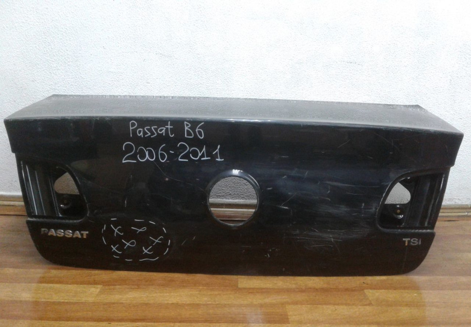 Крышка багажника Volkswagen Passat B6 (вмятина)
