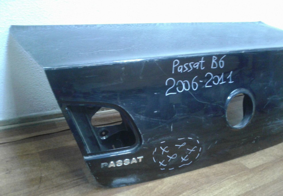Крышка багажника Volkswagen Passat B6 (вмятина)