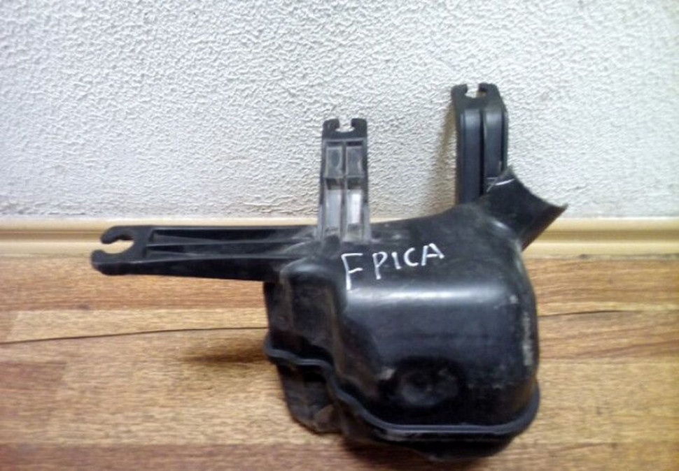 Резонатор воздушного фильтра Chevrolet Epica (отлом пластика горловины)