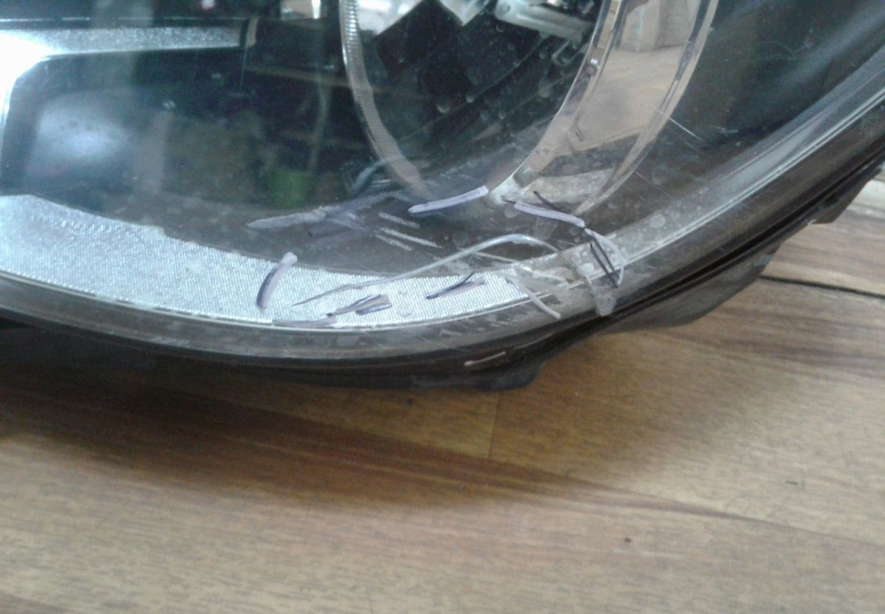 Фара передняя левая Volkswagen Touran 4 oem 1T194100G (трещины) Фара передняя левая Volkswagen Touran 4 oem 1T194100G (трещины)