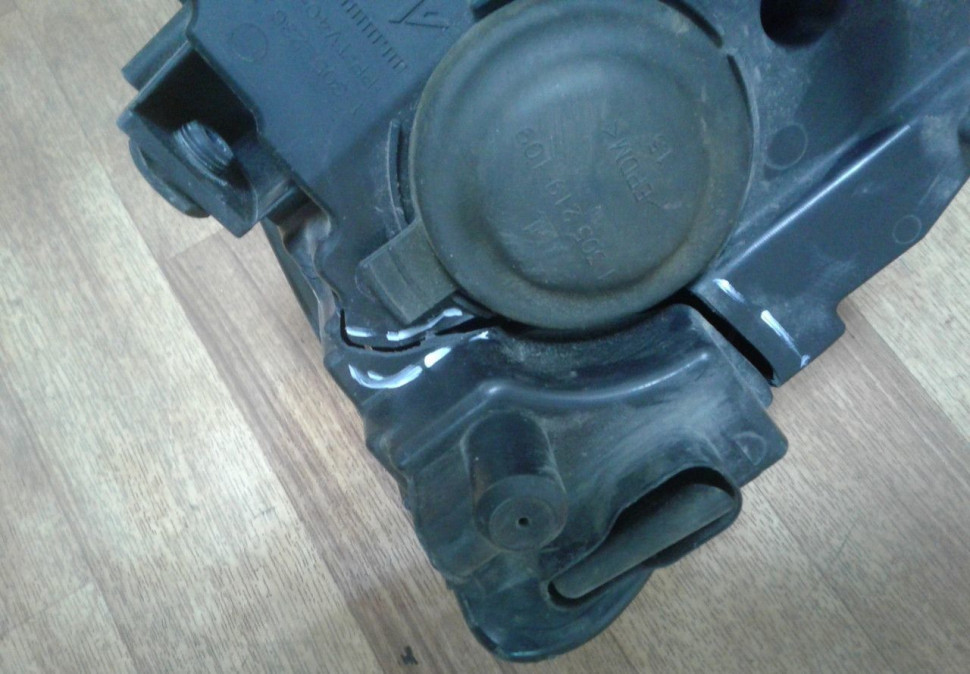 Фара передняя левая Volkswagen Touran 4 oem 1T194100G (трещины) Фара передняя левая Volkswagen Touran 4 oem 1T194100G (трещины)