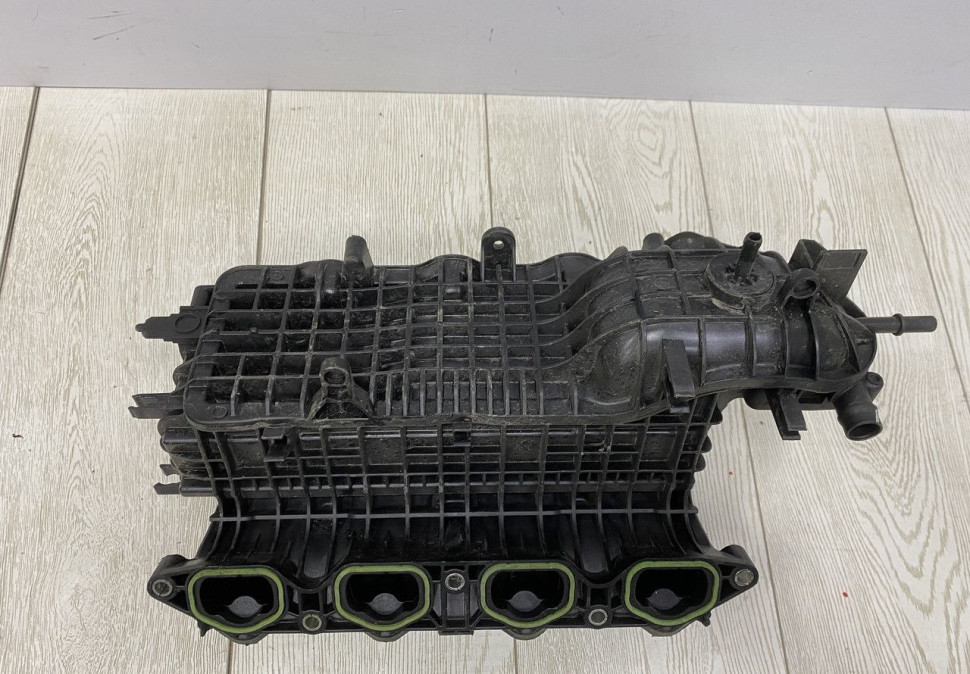 Впускной коллектор Skoda Superb 3 1.4 OEM 04E129711L