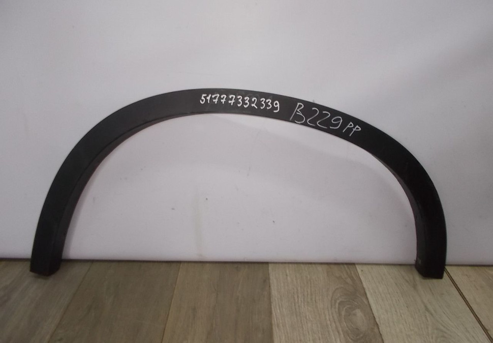 Молдинг крыла задний левый бу BMW X1 F48 OEM 51777332339
