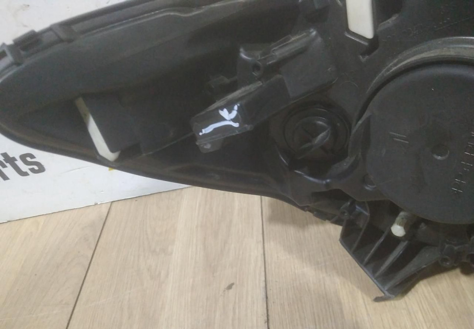 Фара левая бу Renault Kaptur OEM 260602042R Фара левая бу Renault Kaptur OEM 260602042R