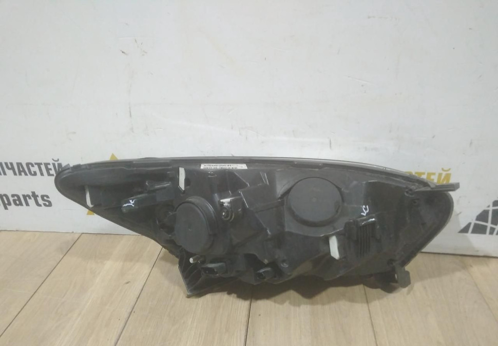 Фара левая бу Renault Kaptur OEM 260602042R
