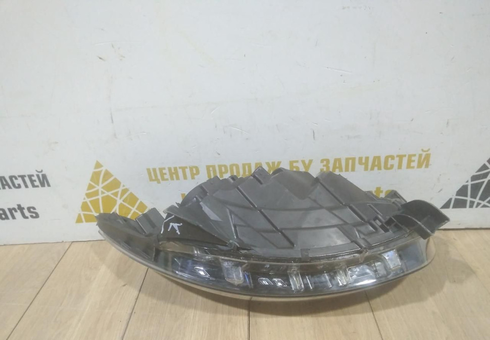 Фара левая бу Renault Kaptur OEM 260602042R