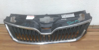 Решетка радиатора бу Skoda Rapid OEM 5JA853668