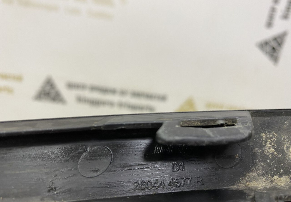 Накладка под фару правая Renault Logan 2 OEM 260444577R
