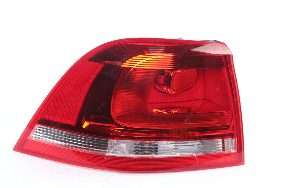 Фонарь левый Volkswagen Touareg 2 2010-2018 oem 7P6945095F