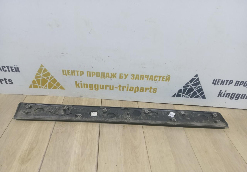 Накладка двери передняя правая бу BMW X2 F39 OEM 51137421440 Накладка двери передняя правая бу BMW X2 F39 OEM 51137421440